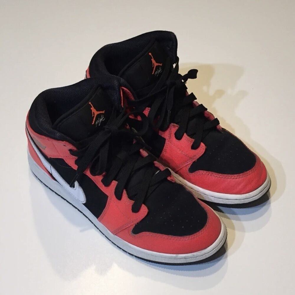Nike Air Jordan 1 Mid Infrared 23 Red Black 554725 061 GS Size 7 / Womens 8.5